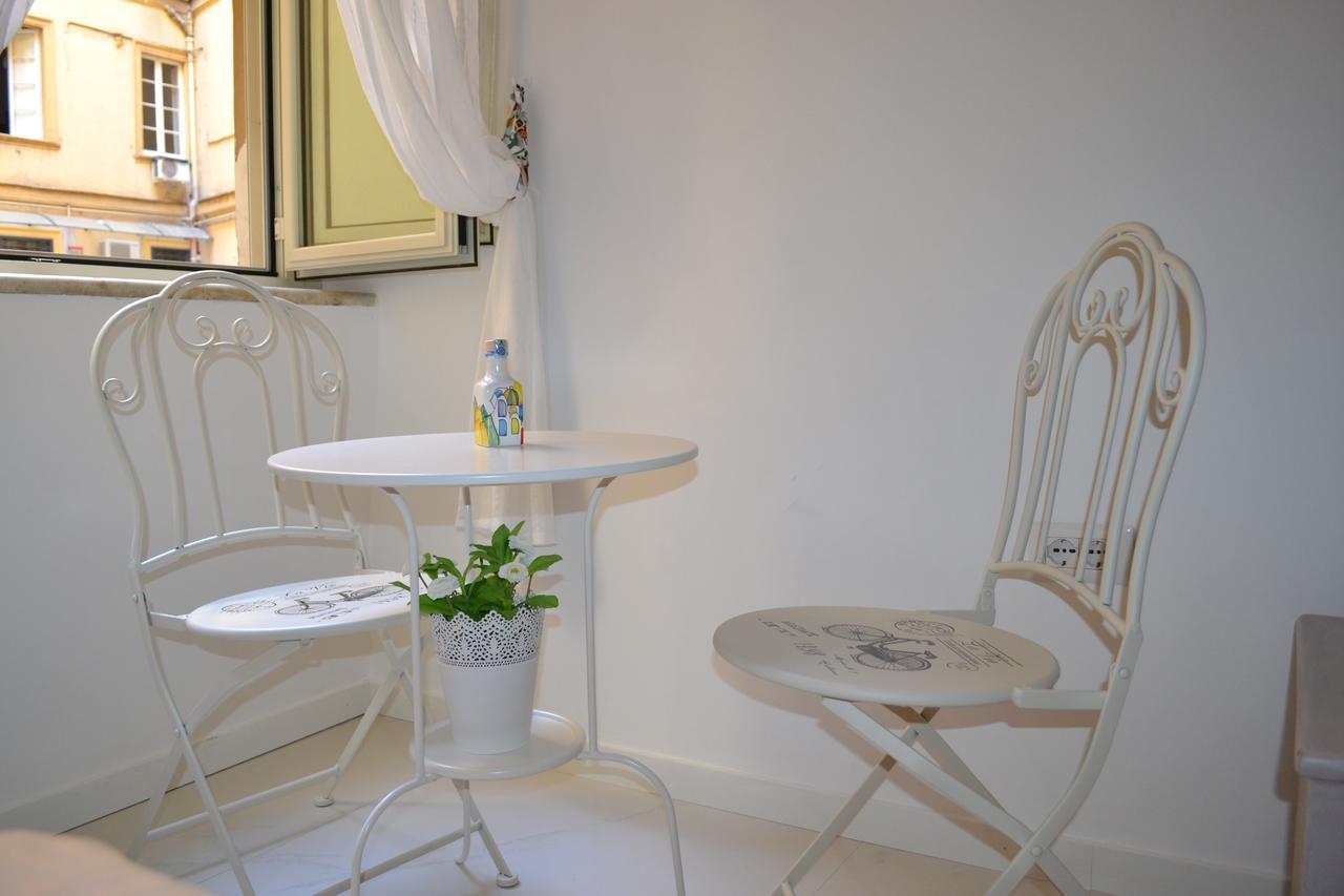 Le Stanze Di Dolly Bed and Breakfast Neapel Exteriör bild