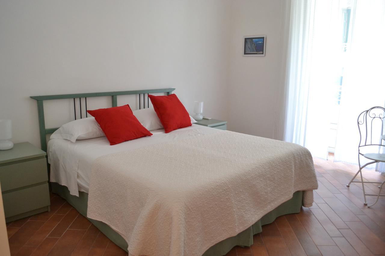 Le Stanze Di Dolly Bed and Breakfast Neapel Exteriör bild